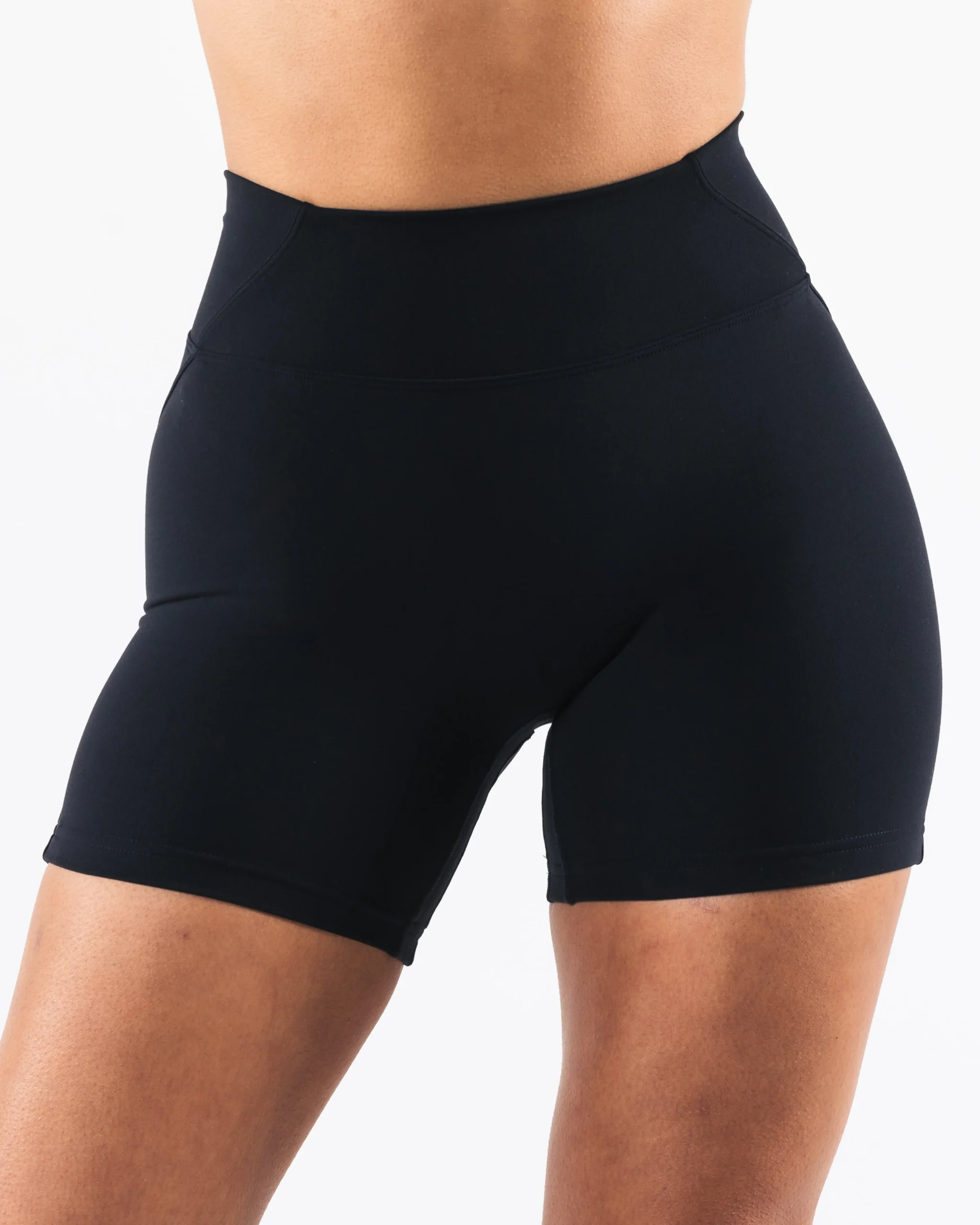 Aura Short 5"
