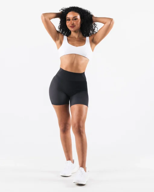 Aura Short 5"