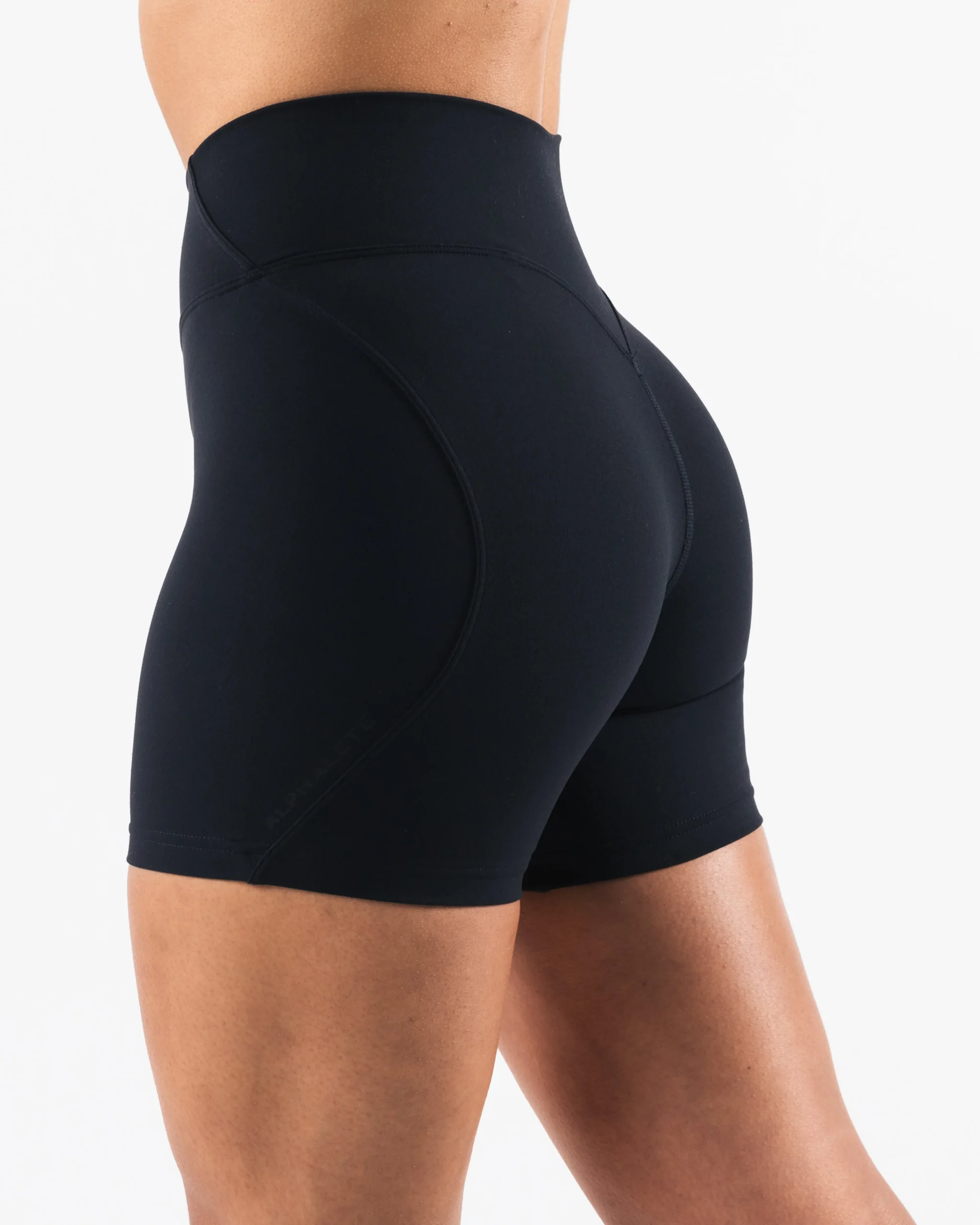 Aura Short 5"