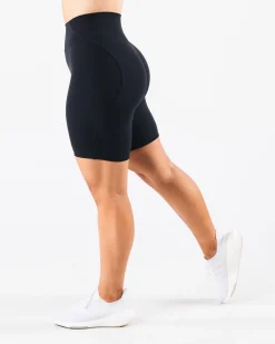 Aura Short 9