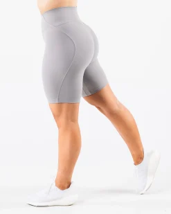 Aura Short 9