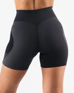 Aura Short 5