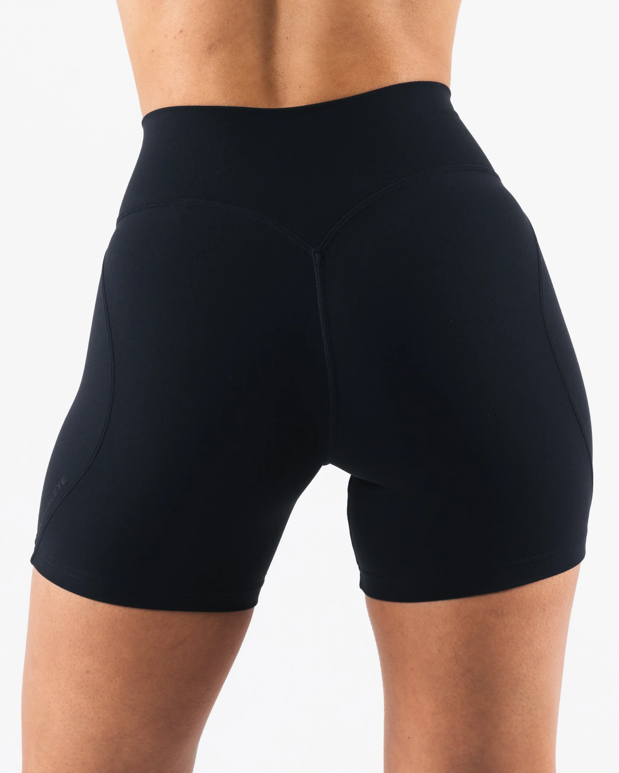 Aura Short 5"
