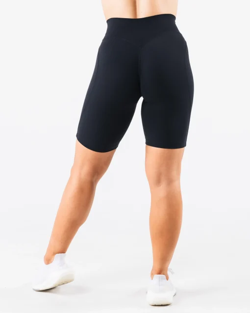 Aura Short 9"
